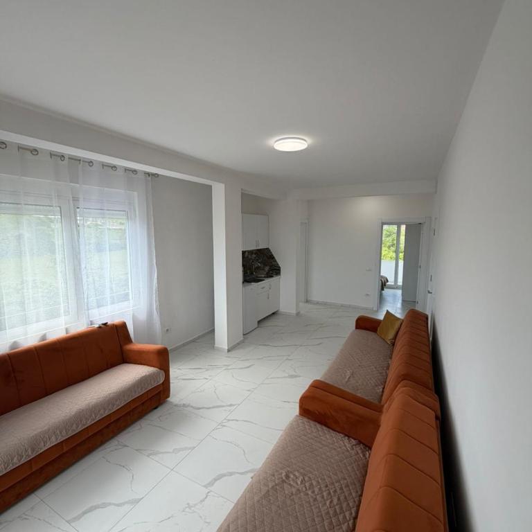 Apartments Gzim Peja - Deluxe Apartment mit 2 Schlafzimmern und Gartenblick - 2