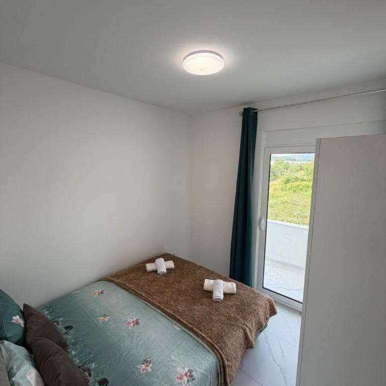 Apartments Gzim Peja - Deluxe Apartment mit 2 Schlafzimmern und Gartenblick - 4