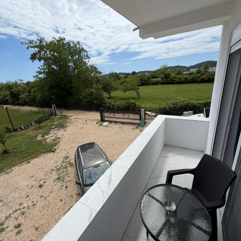 Apartments Gzim Peja - Deluxe Apartment mit 2 Schlafzimmern und Gartenblick - 7
