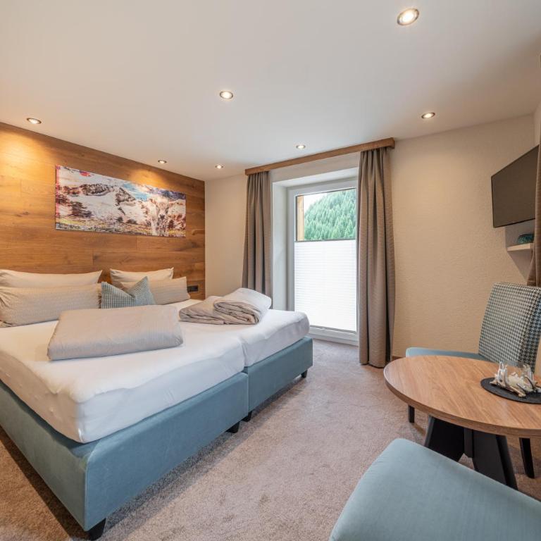 Garni Ötztal ROOMS & APARTS - Doppelzimmer mit Balkon - 11