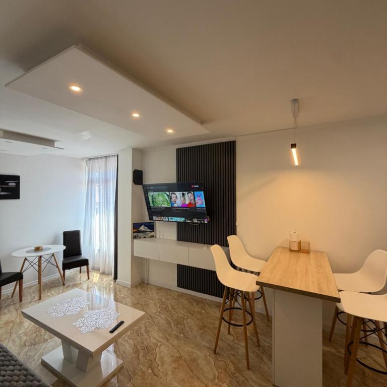Sarajevo Center Point - Deluks Apartman sa 2 Spavaće Sobe - 1
