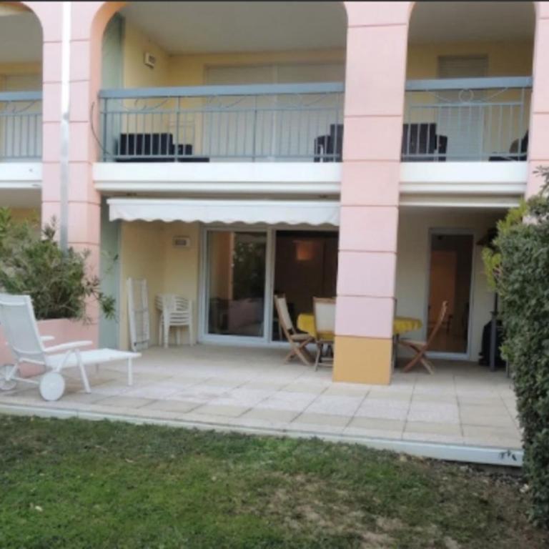 Apartment with pool and garden in Saint Aygulf - Apartamento - 6