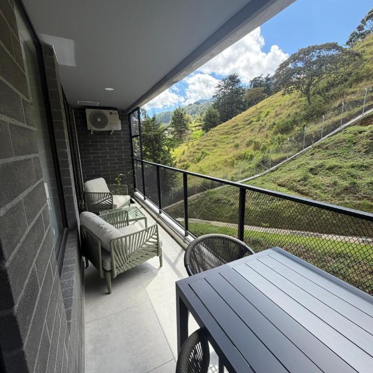 New 2BR Apartment with Beautiful Mountain Views - Two-Bedroom Apartment - 5