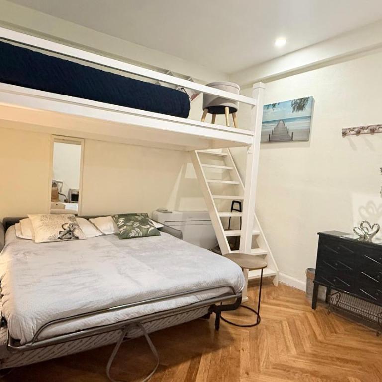 Carre d Or Elegant Studio 2 to 4 Guests 2 Min to the Beach - Studio avec mezzanine - 1