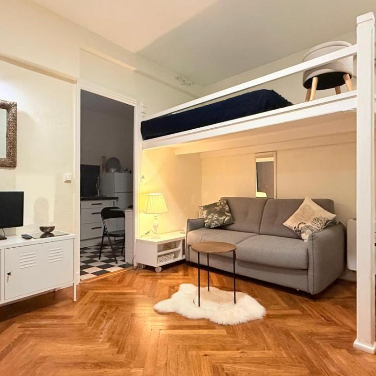 Carre d Or Elegant Studio 2 to 4 Guests 2 Min to the Beach - Studio avec mezzanine - 12