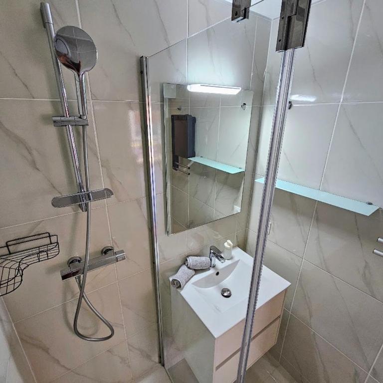 Le Berlioz, Renovated and private parking AC - Appartement avec Balcon - 2