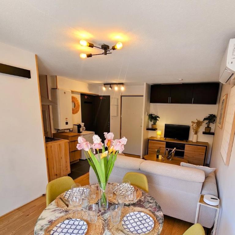 Le Berlioz, Renovated and private parking AC - Appartement avec Balcon - 4