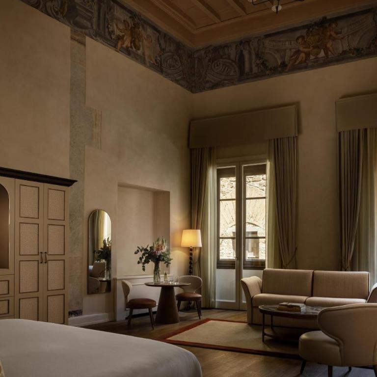 Porta Rossa Hotel Firenze, Colbert Collection - Amici Miei Junior Suite With Frescos - 1
