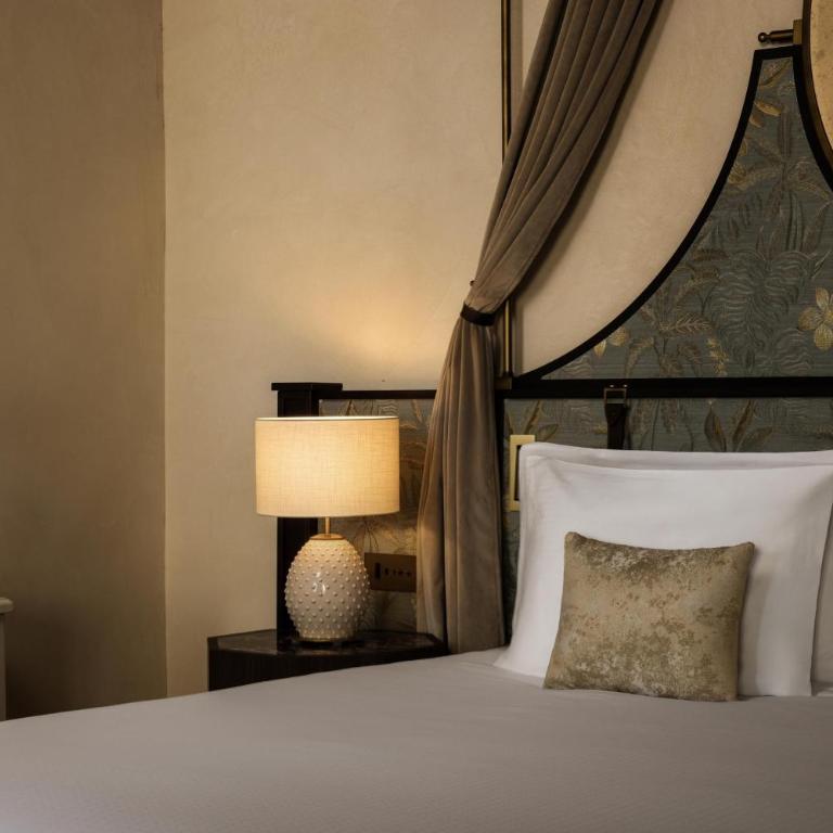 Porta Rossa Hotel Firenze, Colbert Collection - Amici Miei Junior Suite With Frescos - 4