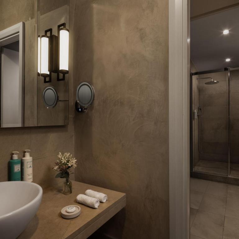 Porta Rossa Hotel Firenze, Colbert Collection - Amici Miei Junior Suite With Frescos - 5