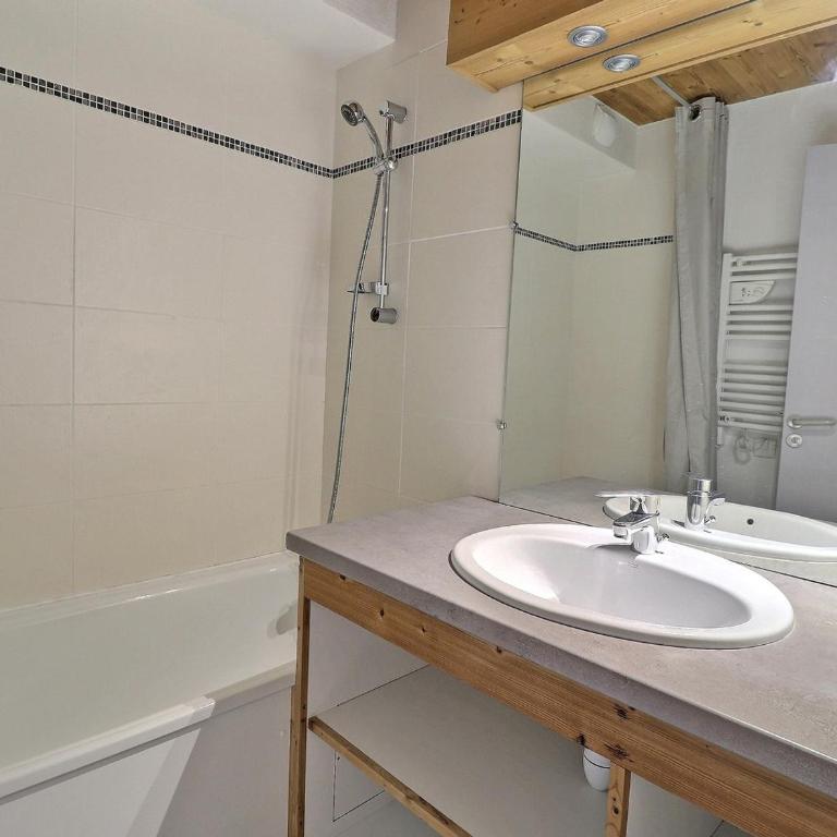 Confortable 2 Pièces, Skis aux Pieds, Proche Commerces - FR-1-182A-22 - Appartement - 7