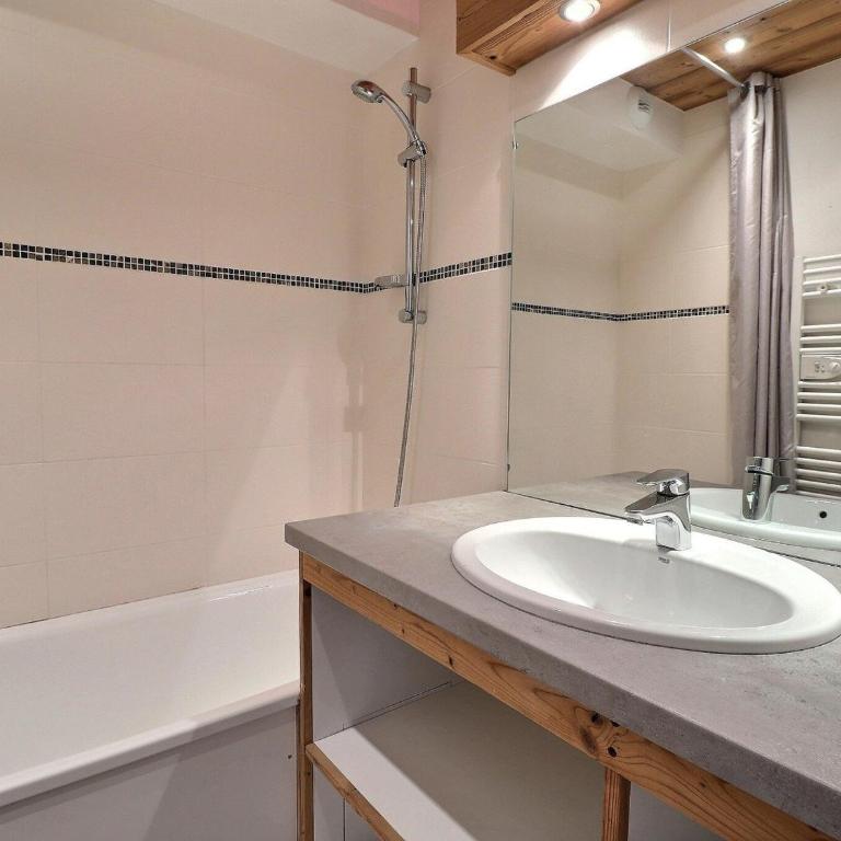Confortable 2 Pièces, Skis aux Pieds, Proche Commerces - FR-1-182A-30 - Appartement - 7