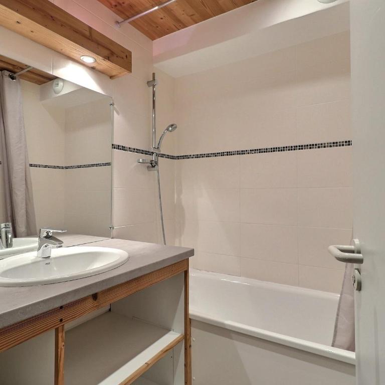 Confortable 2 Pièces, Skis aux Pieds, Proche Commerces - FR-1-182A-31 - Appartement - 7