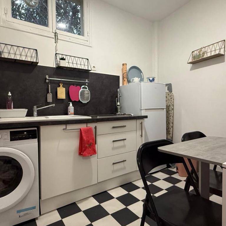 Carre d Or Elegant Studio 2 to 4 Guests 2 Min to the Beach - Studio avec mezzanine - 15