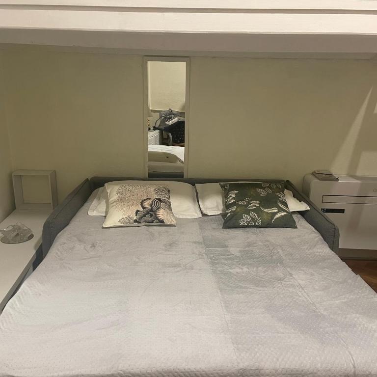 Carre d Or Elegant Studio 2 to 4 Guests 2 Min to the Beach - Studio avec mezzanine - 17