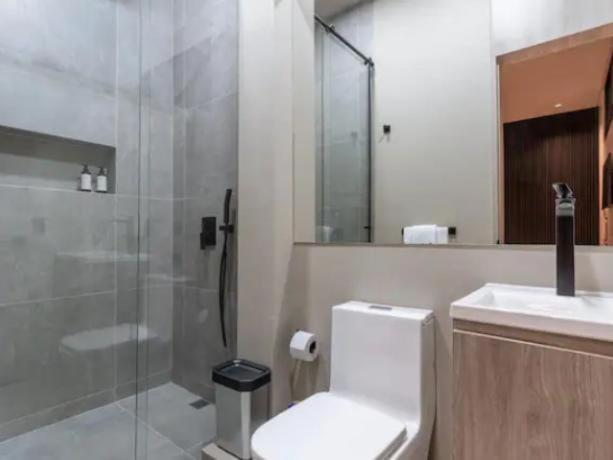 Casa de 7 habitaciones con piscina y jacuzzi y una vista increíble de Medellín - Apartment - 42