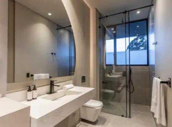 Casa de 7 habitaciones con piscina y jacuzzi y una vista increíble de Medellín - Apartment - 50