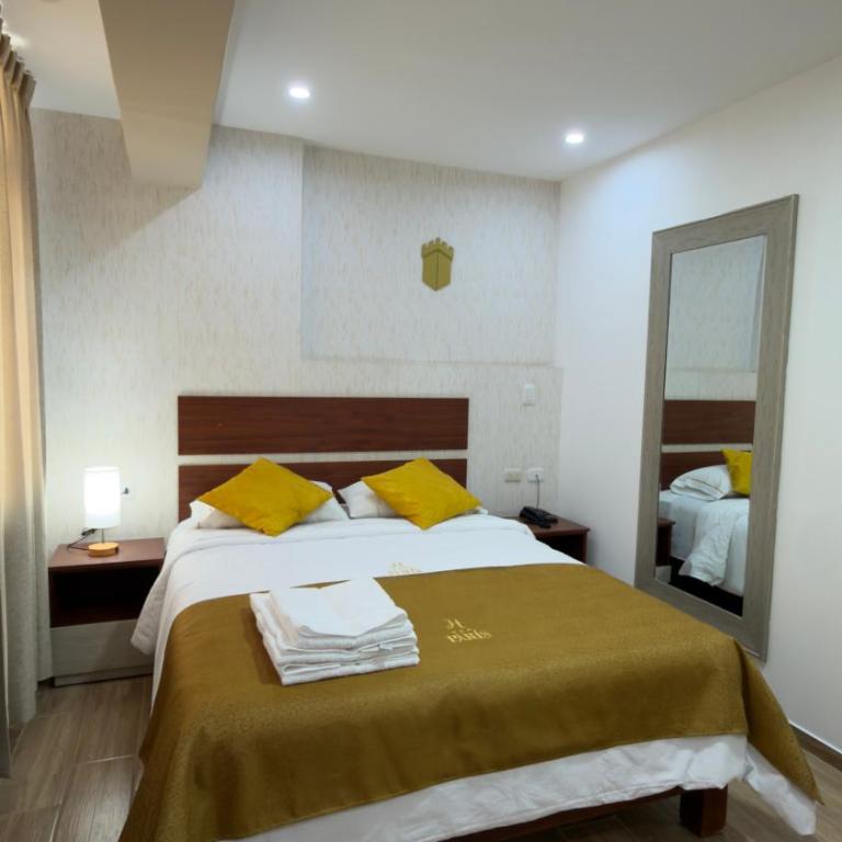 Hotel Residencial Paris - Suite con bañera de hidromasaje y cama grande - 1