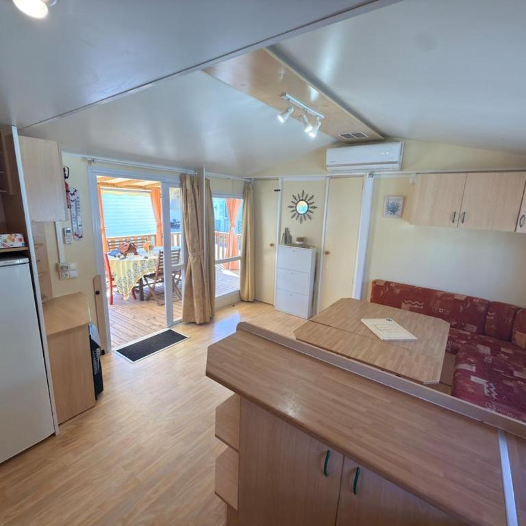 Bungalow climatisé, terrasse, et piscine à 500 m de la mer - Three-Bedroom Apartment - 15