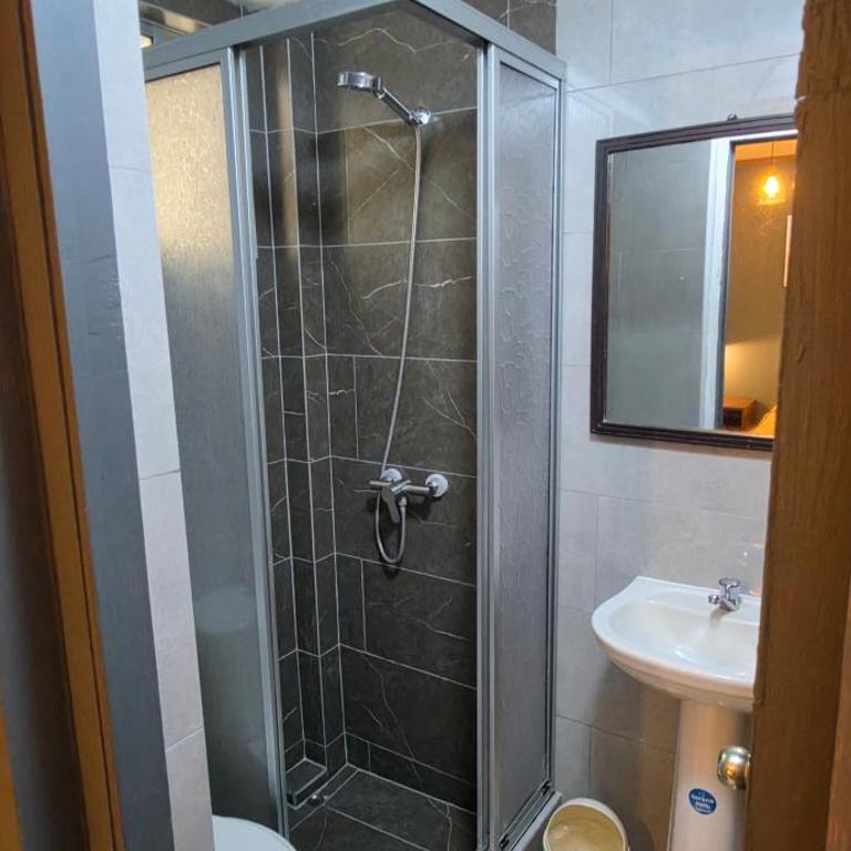 Residencial La Piramide - Habitación Familiar con baño privado - 4