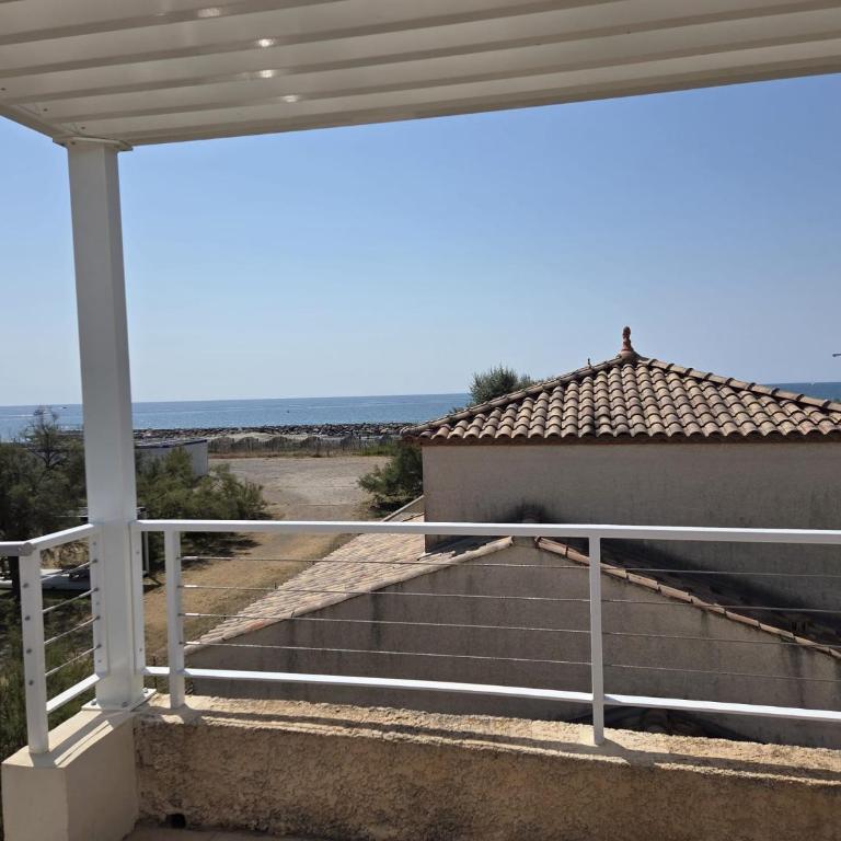 1st floor beachfront villa with stunning views - Appartement 3 Chambres - 5