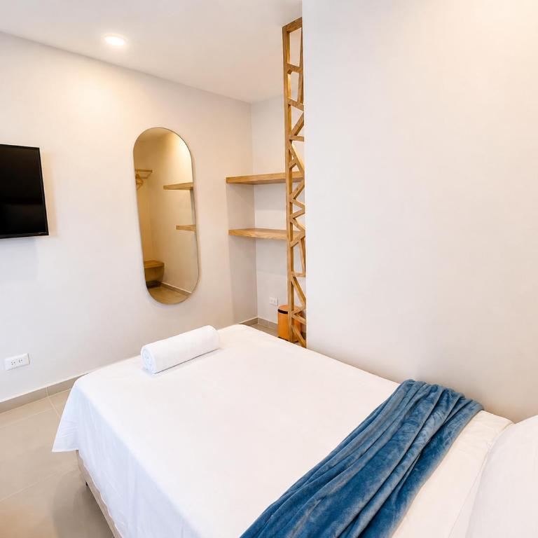 Hotel Azure Cartagena - Standard Family Room - 11