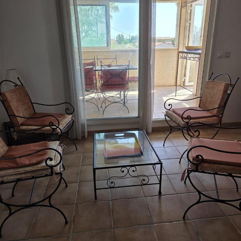 1st floor beachfront villa with stunning views - Appartement 3 Chambres - 8