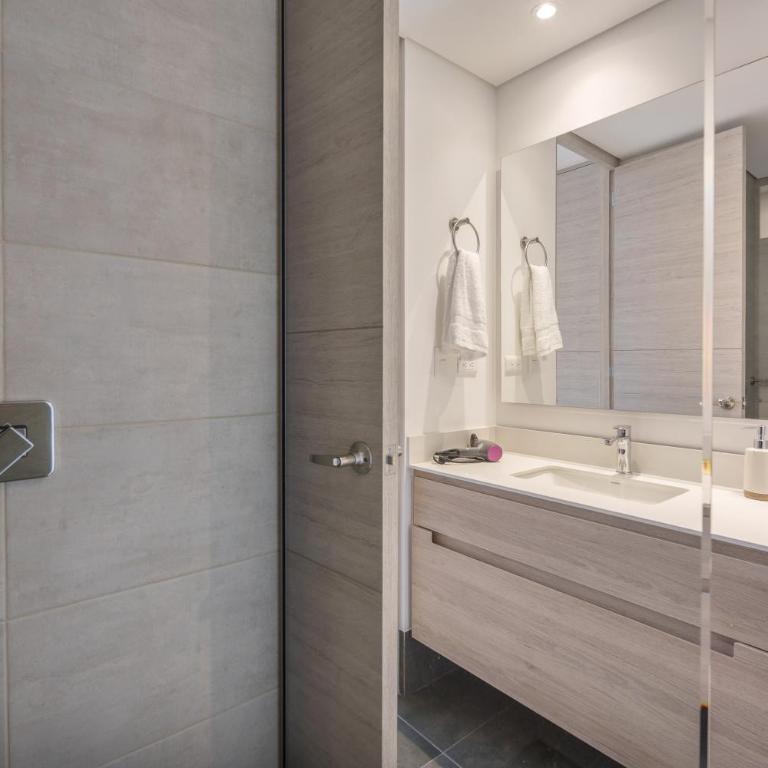 Grand by iHost - Deluxe One-Bedroom Apartment with City View - 2