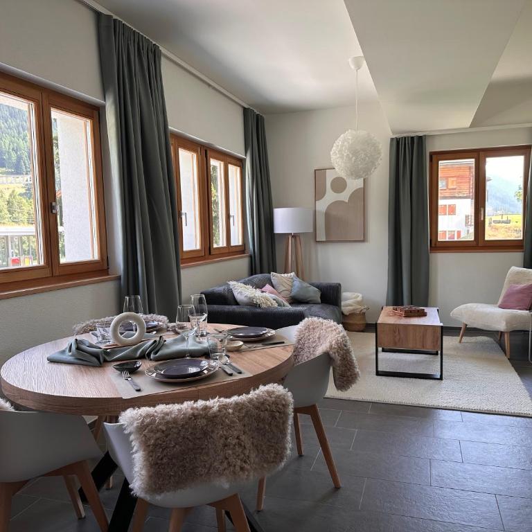 Modernes Apartment am Bahnhof Reckingen - One-Bedroom Apartment with Terrace - 1