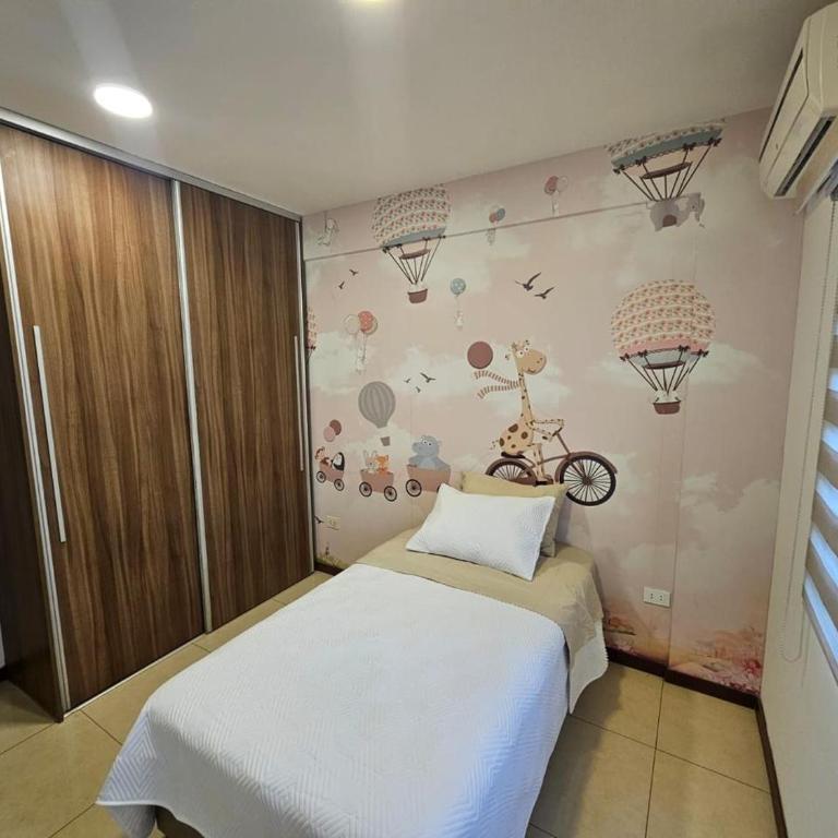 Amplio Dpto de 2 Dormitorios,Patio Privado con Pérgola & Ubicación Inigualable - Two-Room Apartment - 3