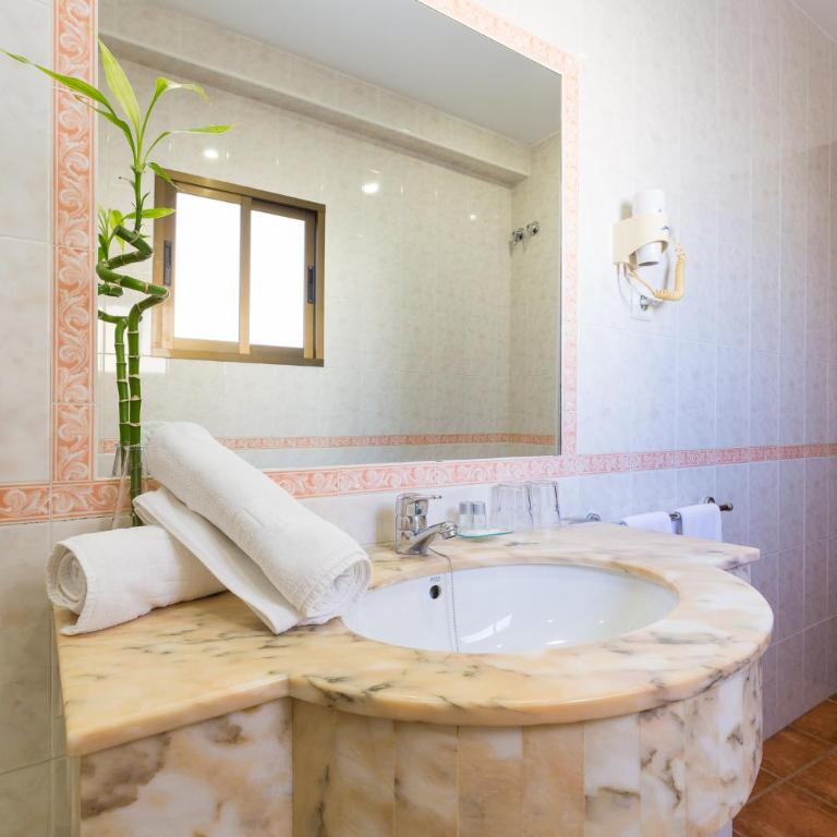 Beatriz Charming Hostal - Studio with Views of Interior Courtyard - 4