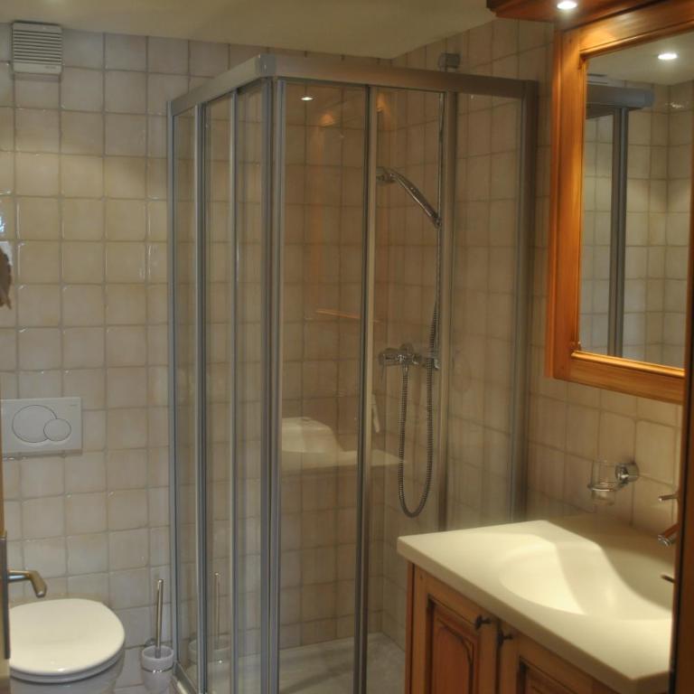 Les Petits Mélèzes - Chambre Familiale (2 Adultes + 3 Enfants) - 3