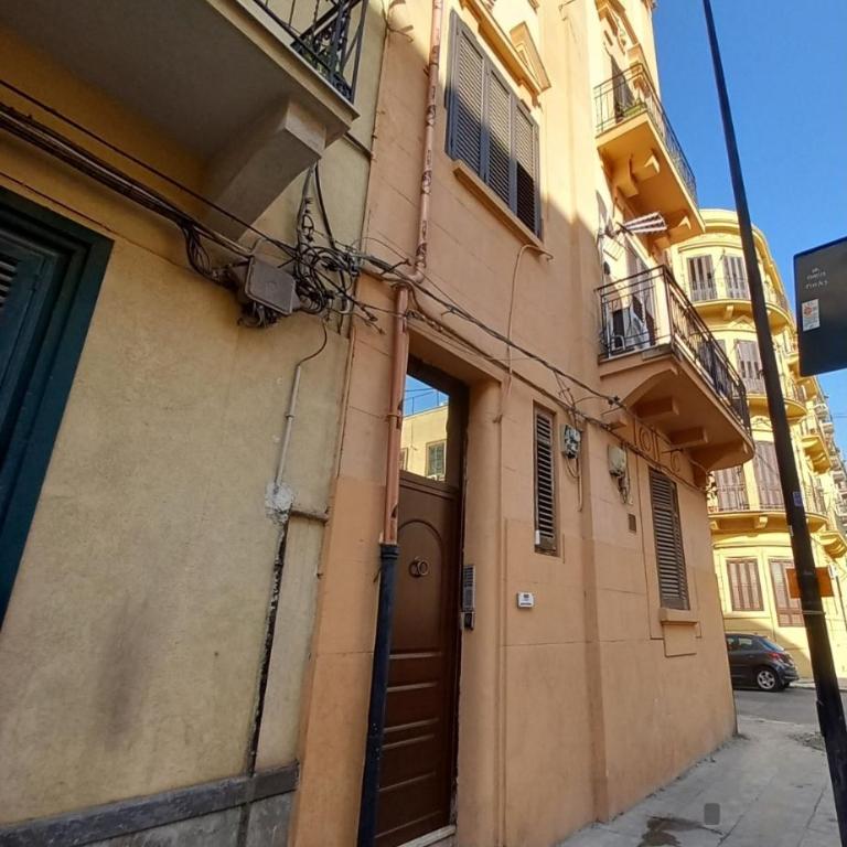 Locami Urban Rooms - Triple Room with Private Bathroom - 8