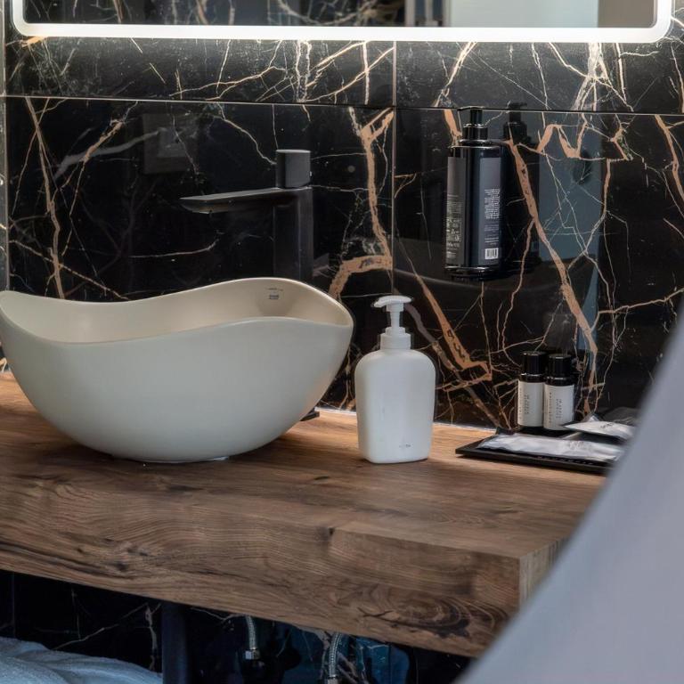 VELARIS Luxury Suite & SPA - SELF CHECK IN - Appartement 1 Chambre - 80