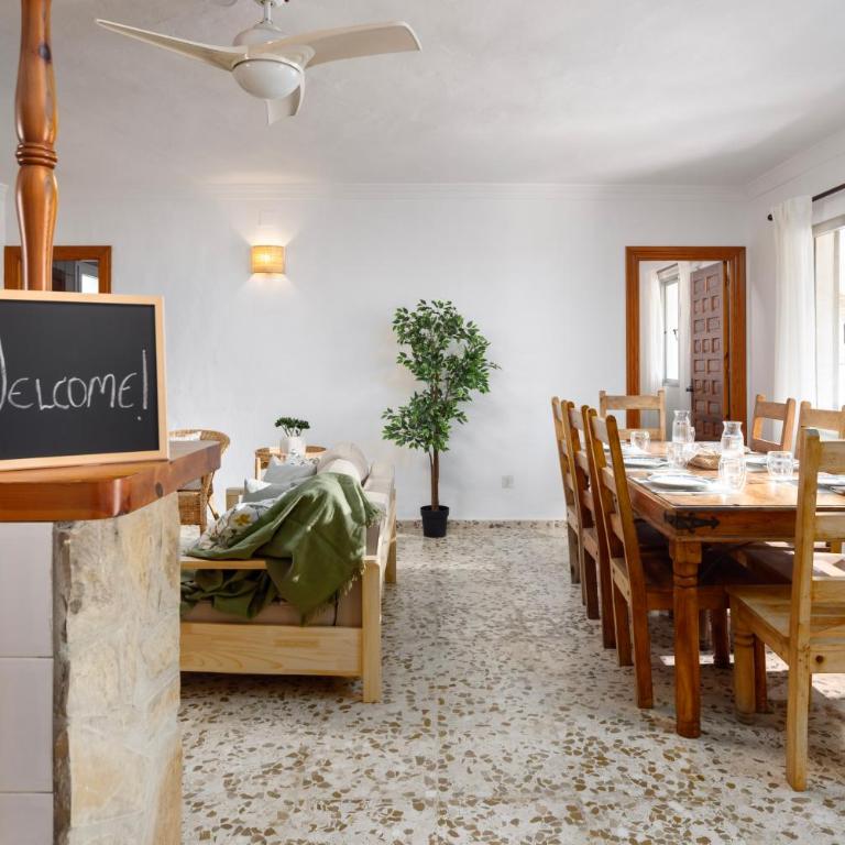 Villa Nerja with Pool, BBQ, Games & Fireplace - Villa - 32