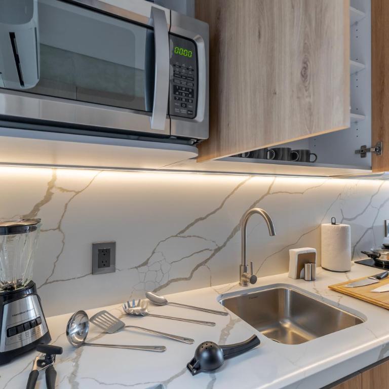 Capitalia The Edgar - Deluxe Suite mit Whirlpool-Badewanne - 18