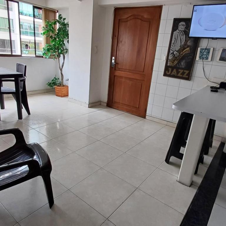 Privacidad, Comodidad Y Ubicación Ideal - Apartamento de 2 dormitorios con vistas a la ciudad - 2