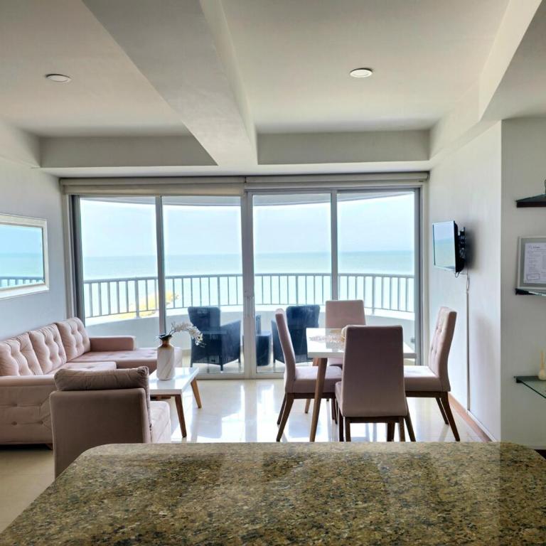 Beachfront Apartment in Bocagrande - Two-Bedroom Apartment - 2