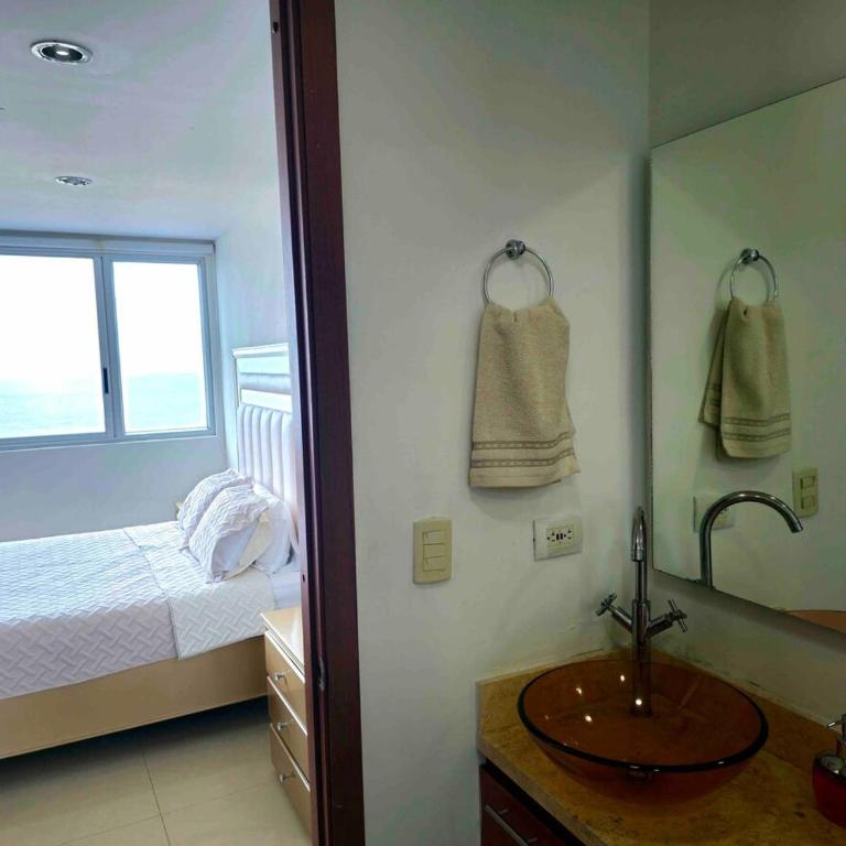 Beachfront Apartment in Bocagrande - Two-Bedroom Apartment - 8