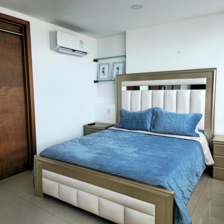 Beachfront Apartment in Bocagrande - Two-Bedroom Apartment - 17