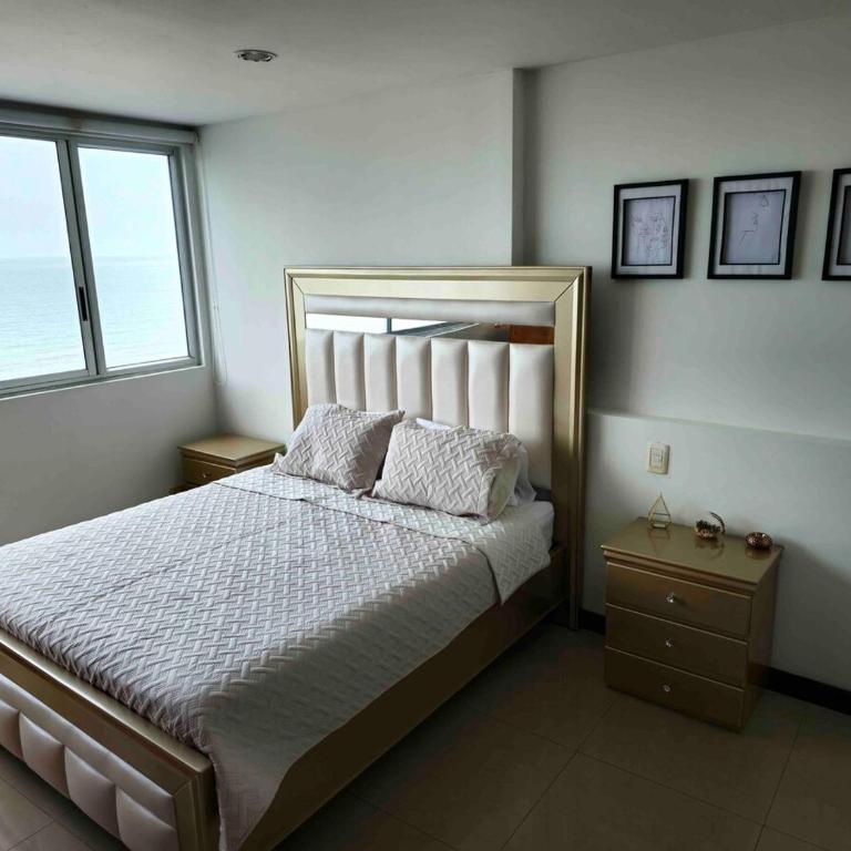 Beachfront Apartment in Bocagrande - Two-Bedroom Apartment - 22