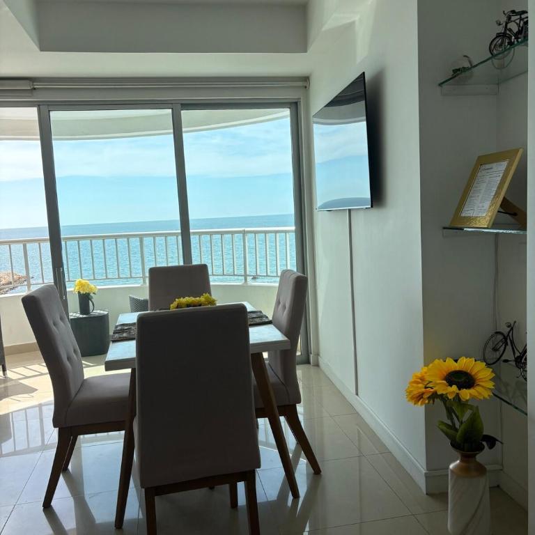Beachfront Apartment in Bocagrande - Two-Bedroom Apartment - 27
