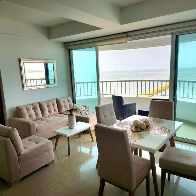 Beachfront Apartment in Bocagrande - Two-Bedroom Apartment - 34