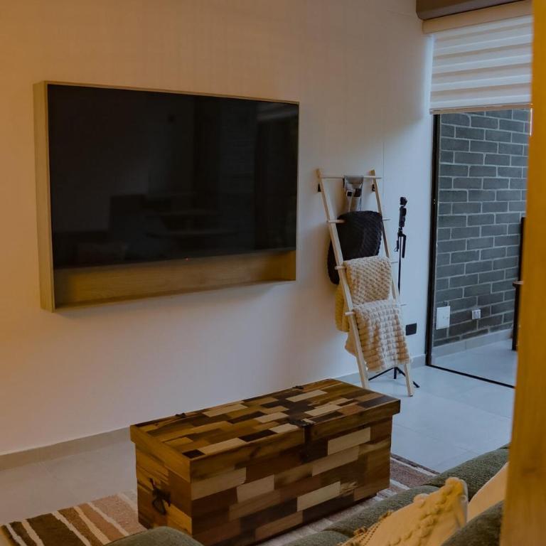 New 2BR Condo with Gorgeous Mountain Views - Two-Bedroom Apartment - 16