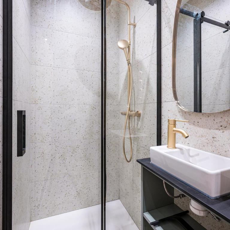 Appartement haut de gamme - 10 pers. - FR-1-502-627 - Appartement - 8