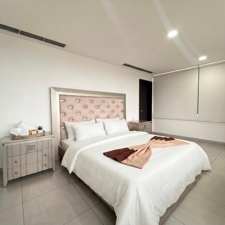 Departamento de 3 habitaciones frente a Mall del Sol - 5 min del aeropuerto - Two-Bedroom Apartment - 4