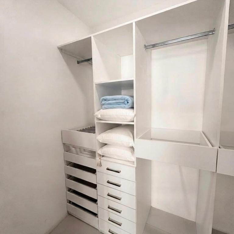 Departamento de 3 habitaciones frente a Mall del Sol - 5 min del aeropuerto - Two-Bedroom Apartment - 9