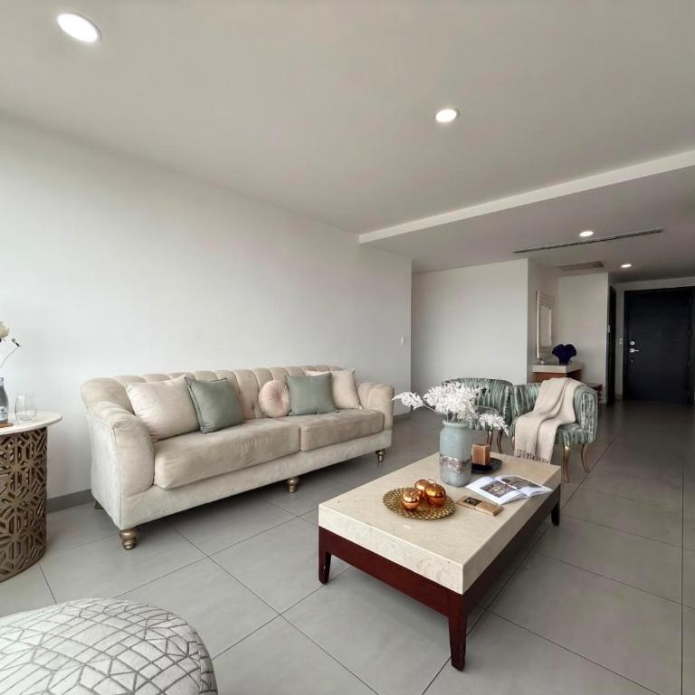 Departamento de 3 habitaciones frente a Mall del Sol - 5 min del aeropuerto - Two-Bedroom Apartment - 18