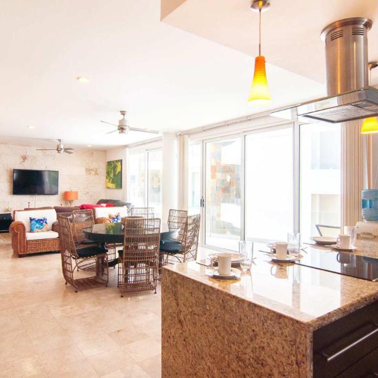 Exceptional Location Near Beach, Pool-View Balcony - Apartamento - 3