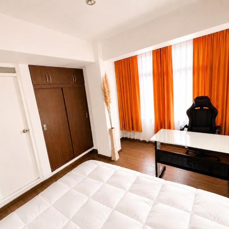Centrally-located mini apartment one block from the church - One-Bedroom Apartment - 5